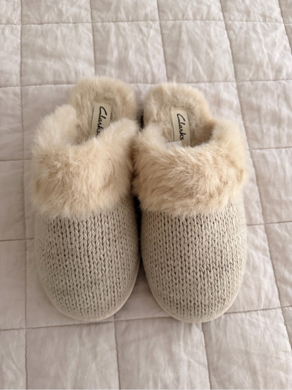 Clarks - Size 8 - Women’s Slippers Stockinette in Khaki